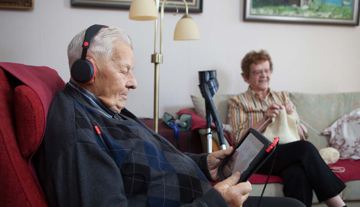 Celian sähköistä äänikirjapalvelua voi käyttää omalla mobiililaitteella kotisohvalla istuen