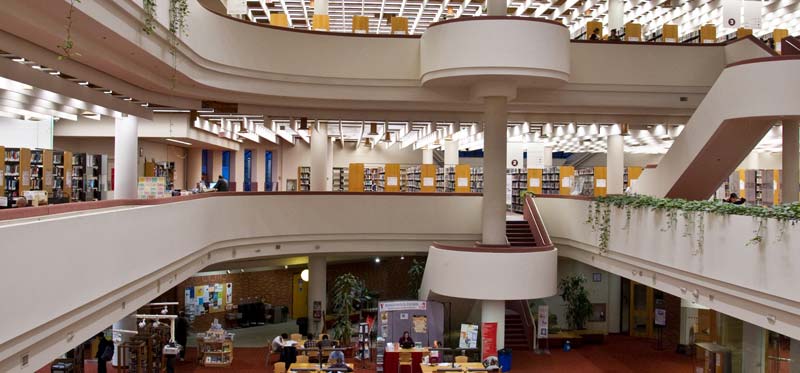 Kanadalaisella Toronton kirjastolla on tutkitusti taloudellista vaikutusta ja merkitystä. Kuva Toronton pääkirjastosta.